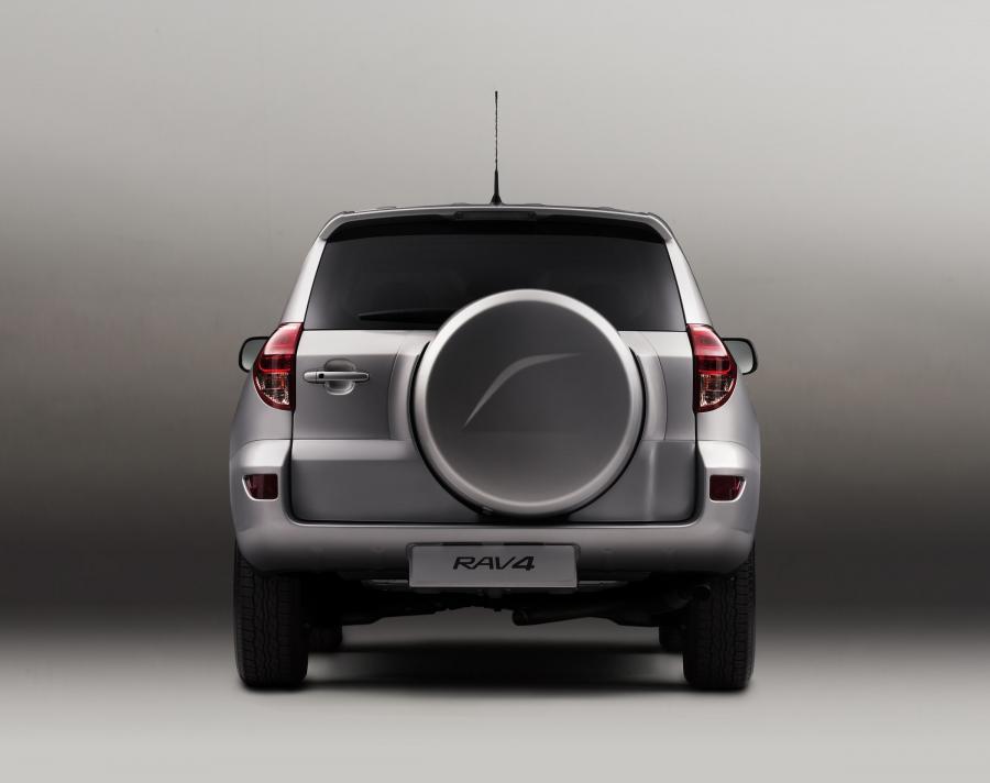  Toyota RAV4 2005 года  (фото 18 из 172)